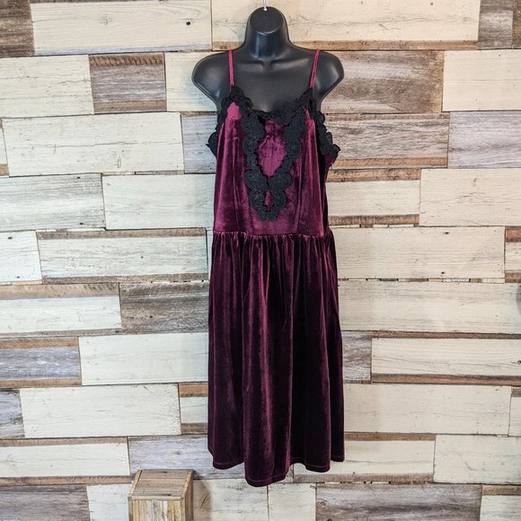 Romeo & Juliet Couture Dresses & Skirts - Romeo & Juliet Couture Velvet Gothic Dress NWT Romeo & Juliet Couture Dresses & Skirts - Romeo & Juliet Couture Velvet Gothic Dress NWT
